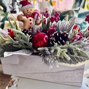 NEW! Christmas 🎄 Gingerbread Floral Centerpiece